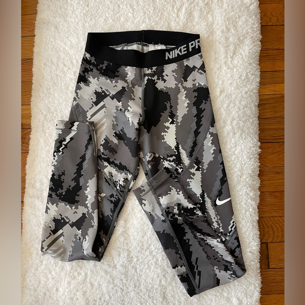 NIKE PRO LEGGINGS SIZE XS